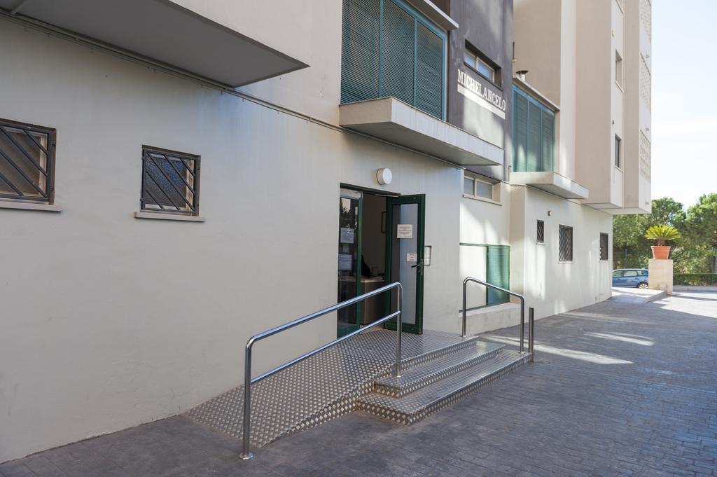 Apartamentos Michel Angelo Benidorm Luaran gambar